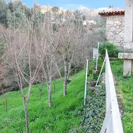 Charming House In Covelas With Shared Pool بيت للعطل