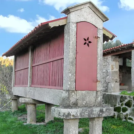 Vakantiehuis Charming House In Covelas With Shared Pool *