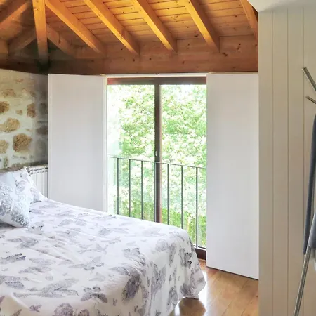 Semesterbostad Charming House In Covelas With Shared Pool