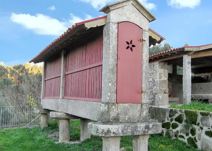 Semesterbostad Charming House In Covelas With Shared Pool *