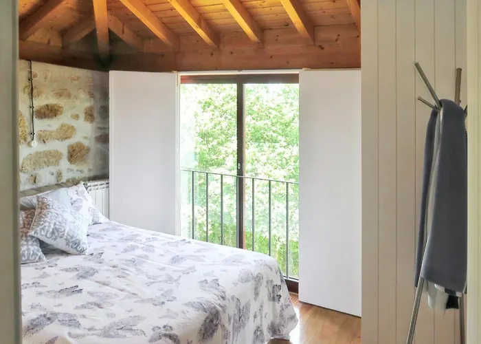 Semesterbostad Charming House In Covelas With Shared Pool